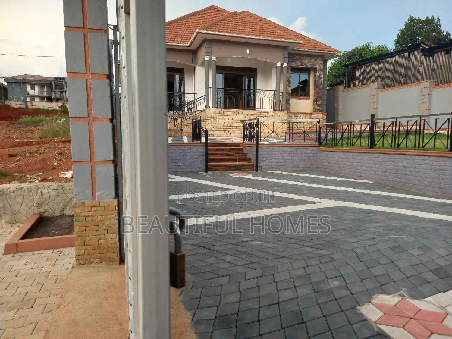 Furnished 4bdrm Bungalow in Kira for sale