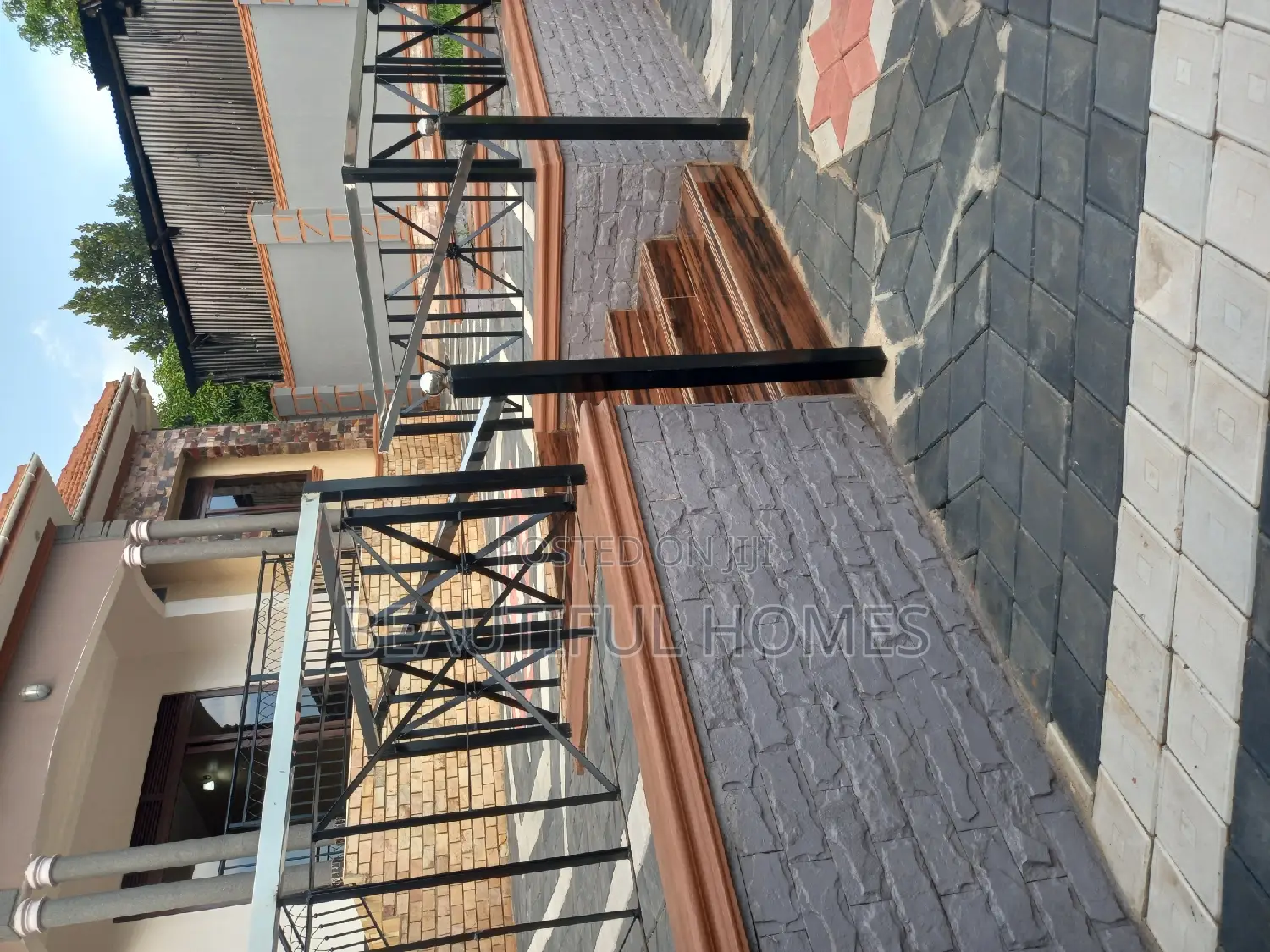 Furnished 4bdrm Bungalow in Kira for sale