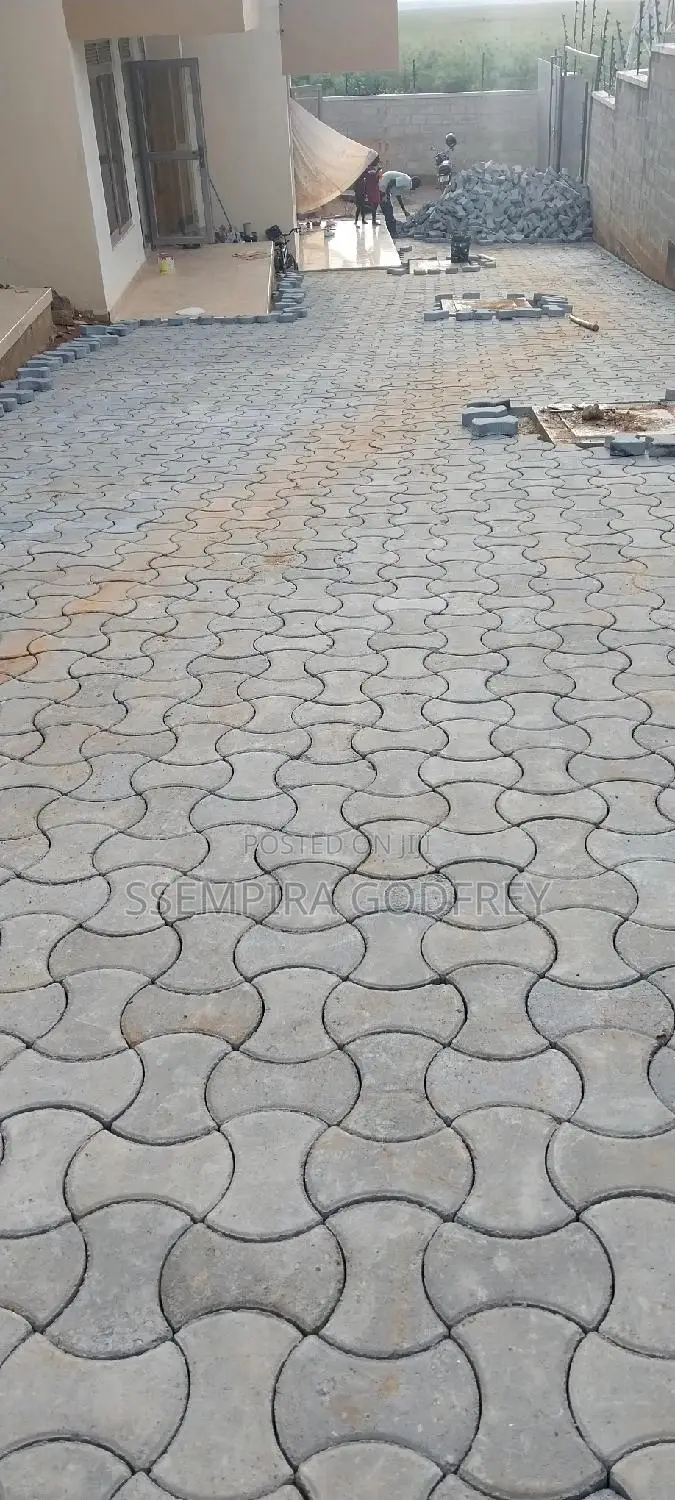 Double Z Proffesional Paver Installer