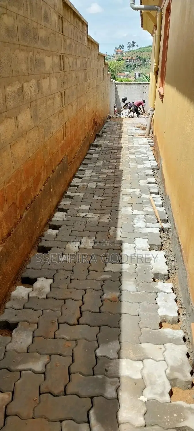 Double Z Proffesional Paver Installer