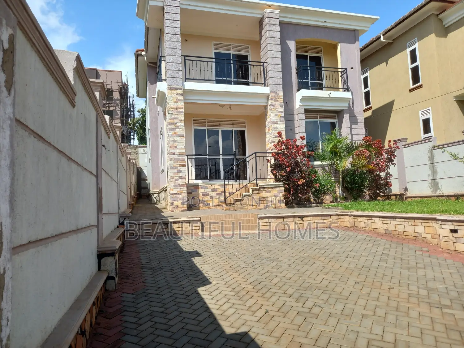 Furnished 4bdrm Duplex in Kira Corporate for sale