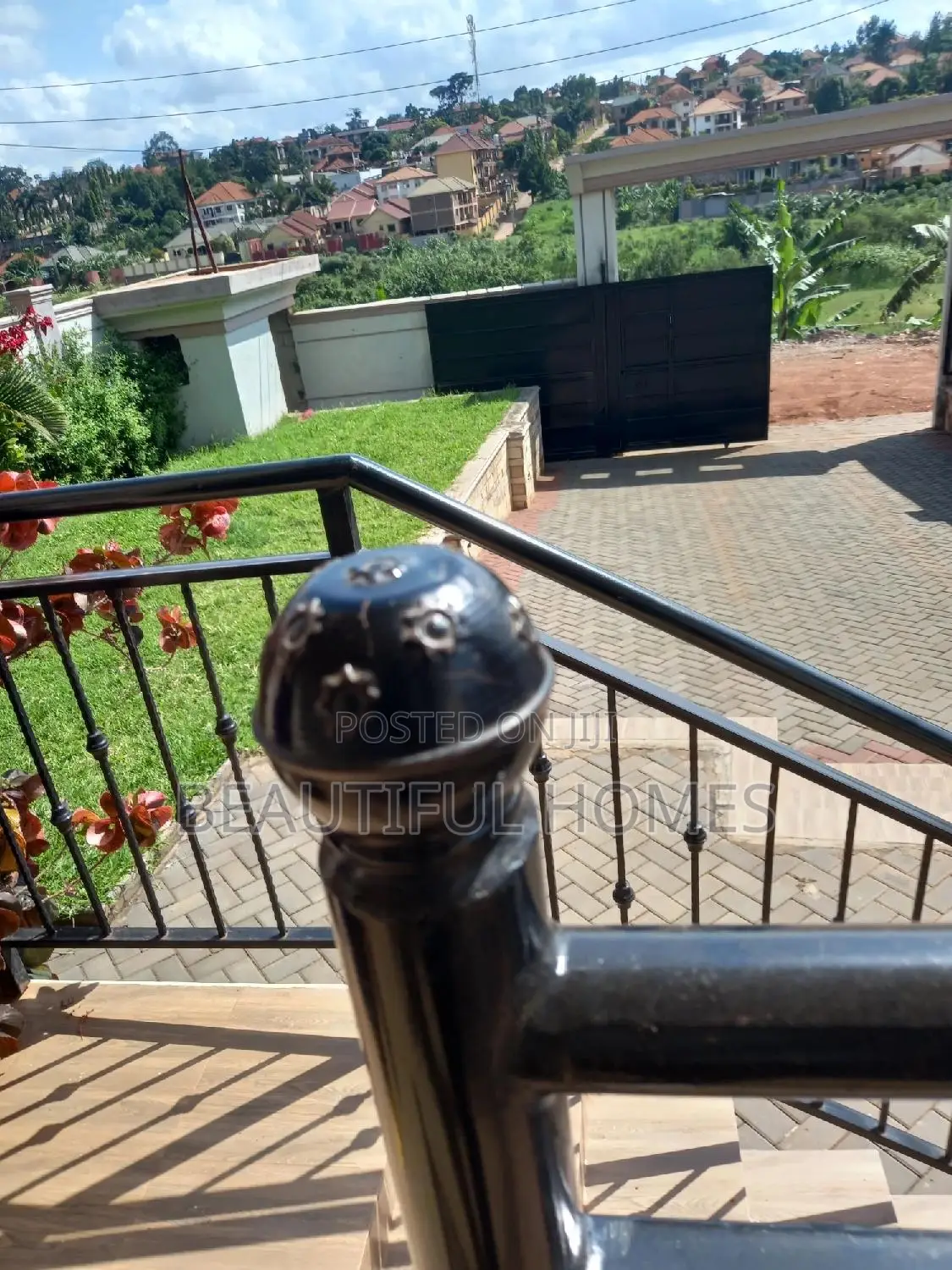 Furnished 4bdrm House in Kira Posh for sale