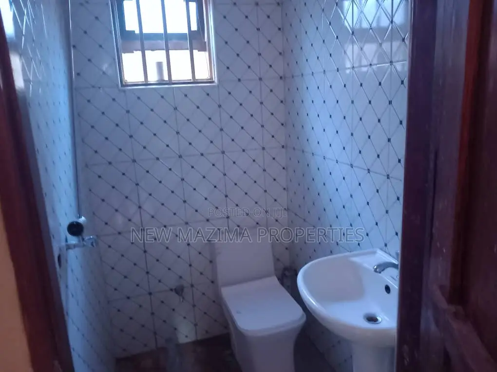 3bdrm Bungalow in Nsambya Town, Division A for rent
