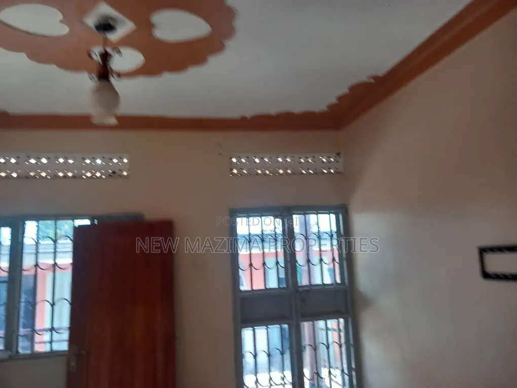 3bdrm Bungalow in Nsambya Town, Division A for rent