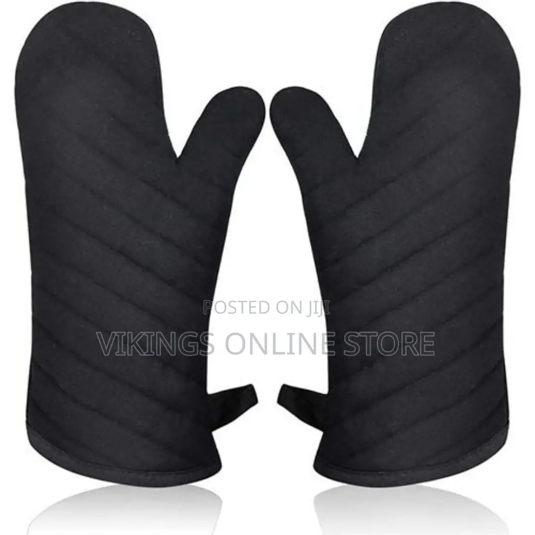 Pair of Insulated Oven Gloves, Baking Mitts - Black