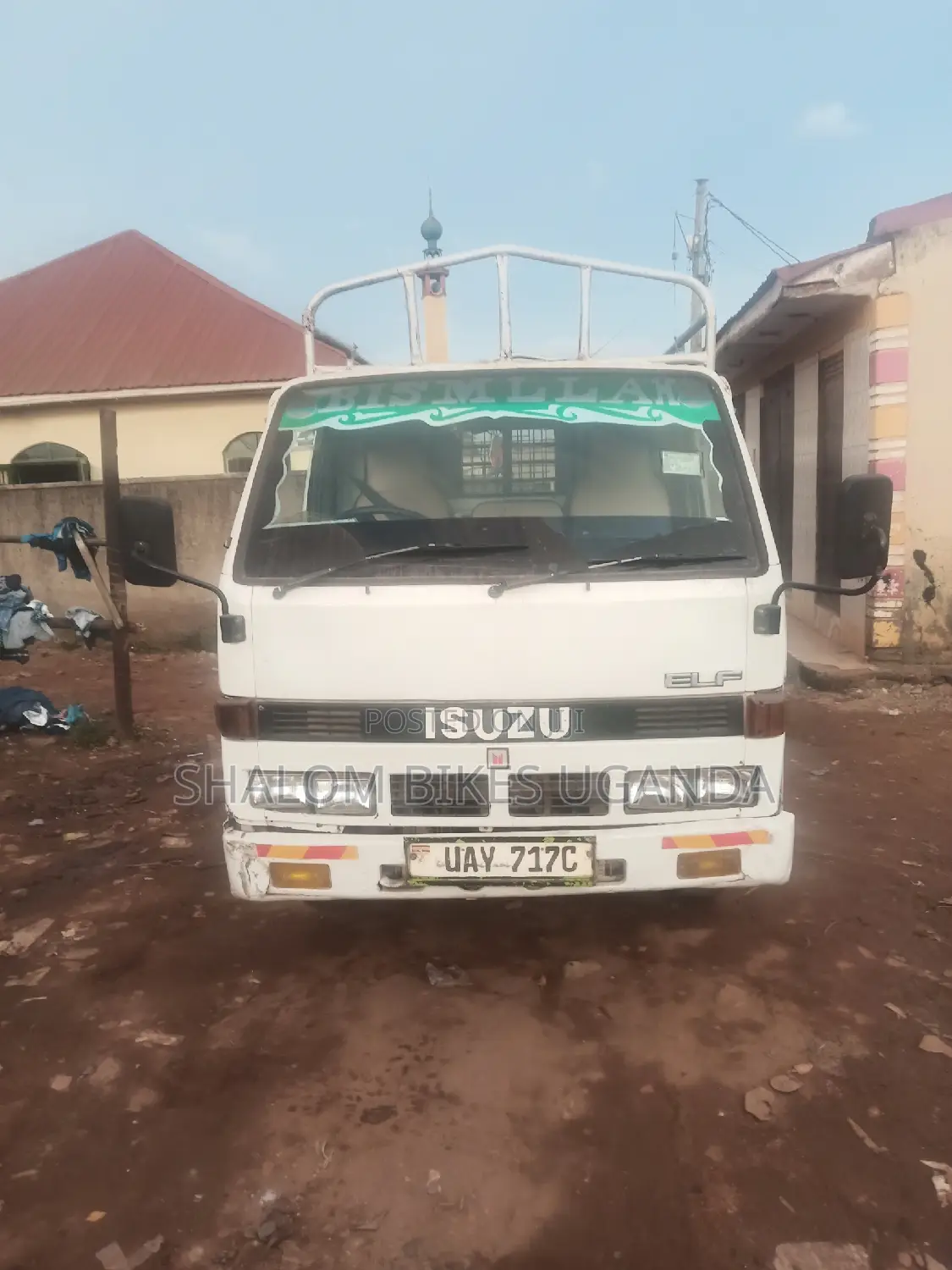 Isuzu ELF Truck 2000 White