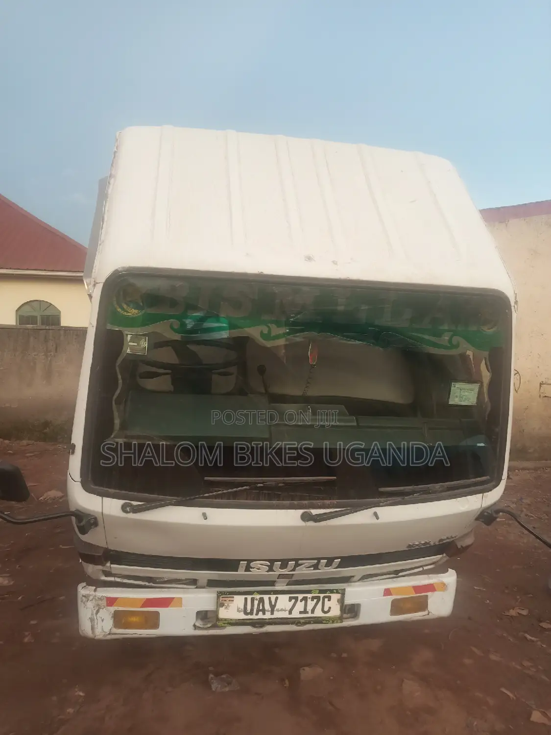Isuzu ELF Truck 2000 White