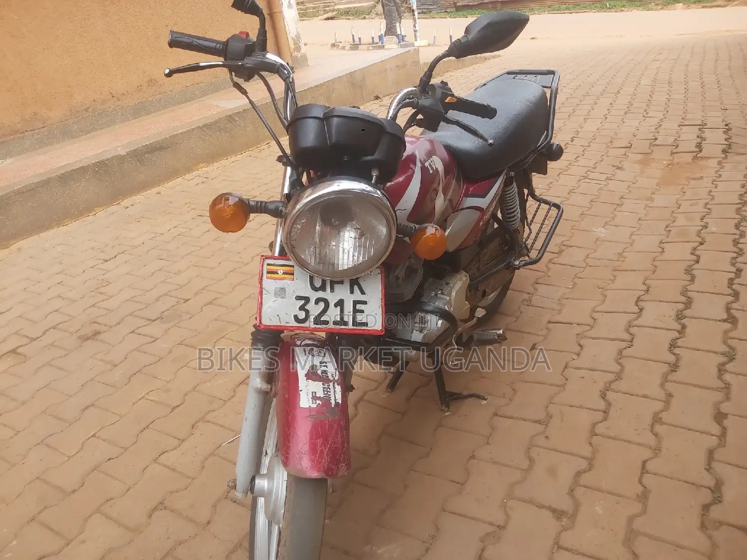 TVS HLX 125 2023 Red