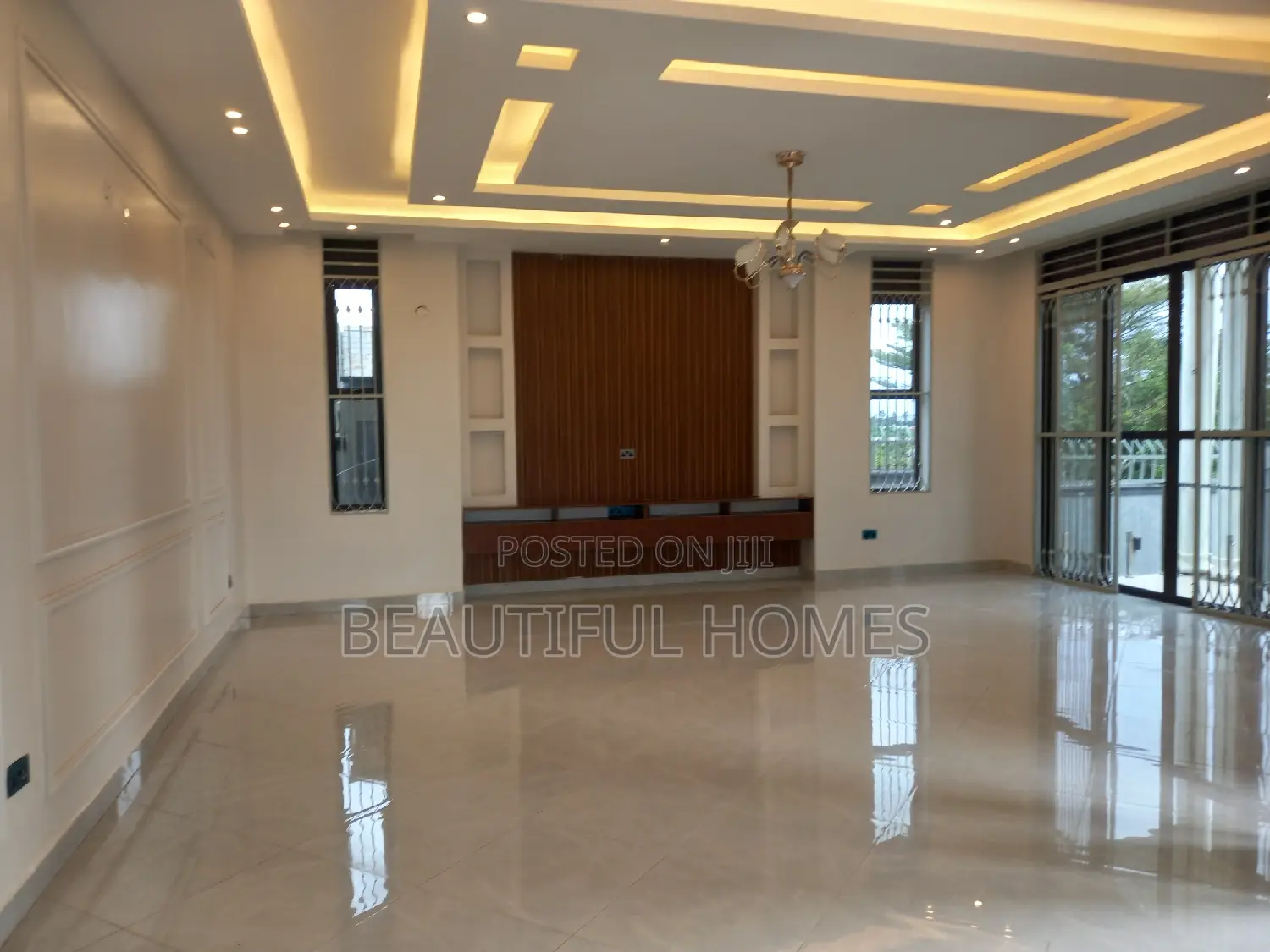 Furnished 6bdrm Mansion in Kira for sale