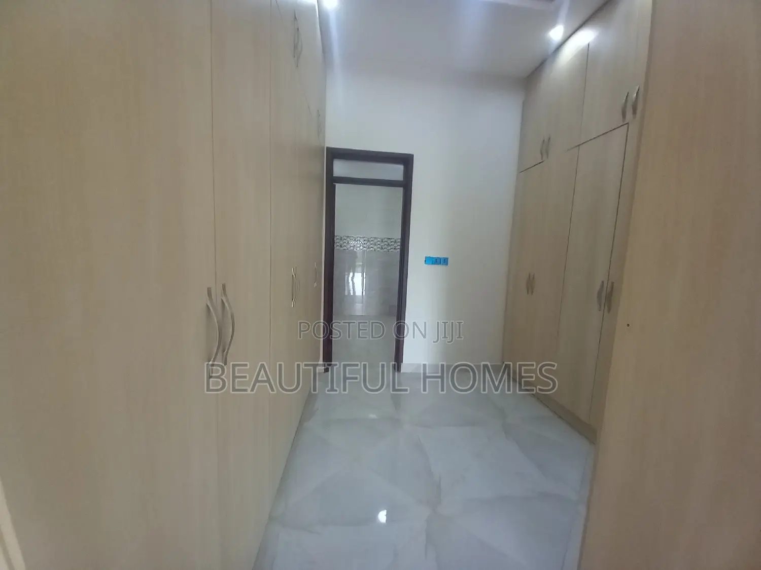 Furnished 6bdrm Mansion in Kira for sale