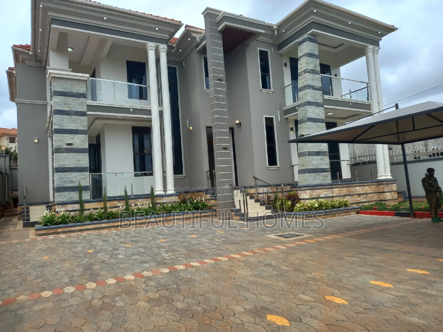 Furnished 6bdrm Duplex in Kira for sale