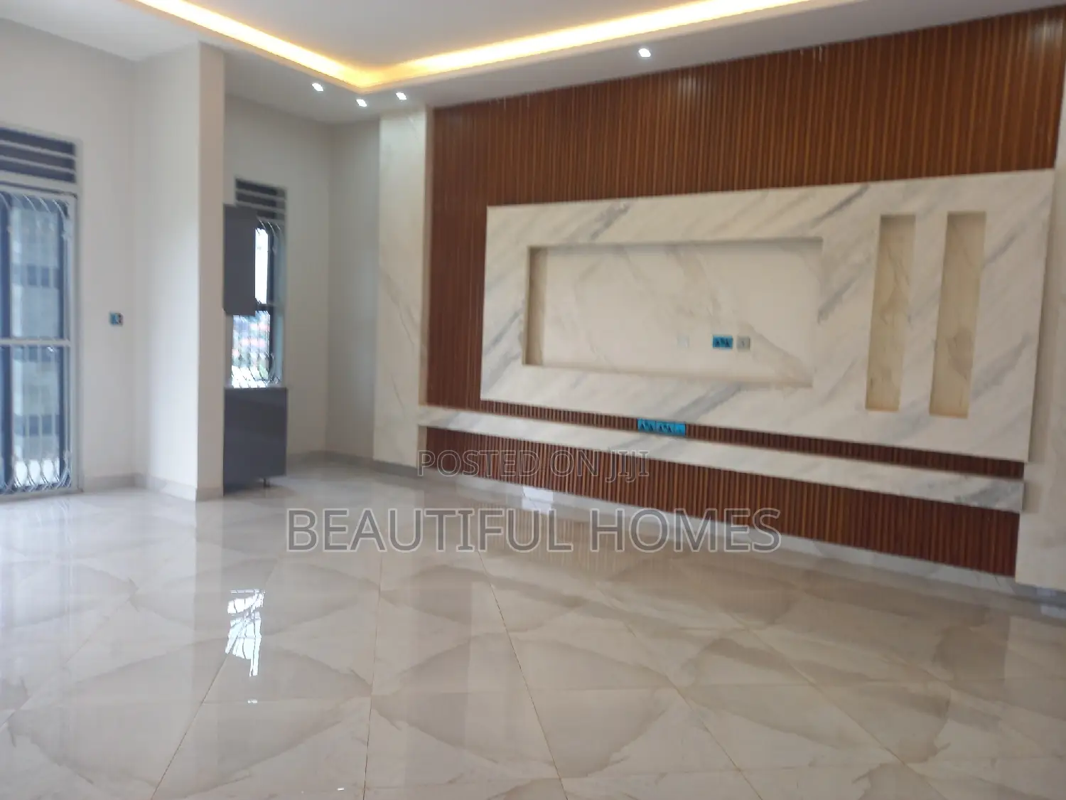 Furnished 6bdrm Duplex in Kira for sale