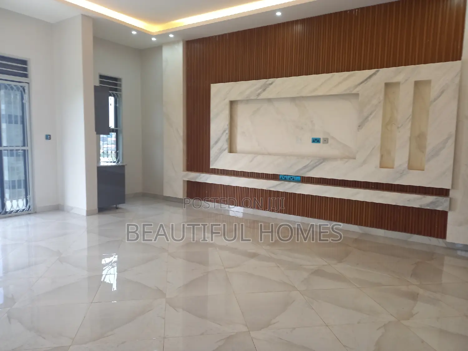 Furnished 6bdrm Duplex in Kira for sale