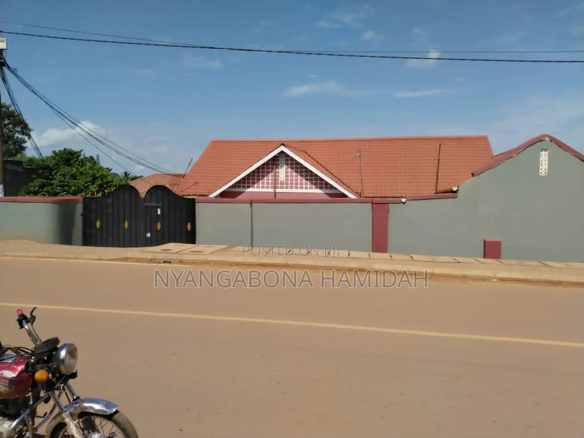 5bdrm Apartment in Inland Property, Nsangi for sale