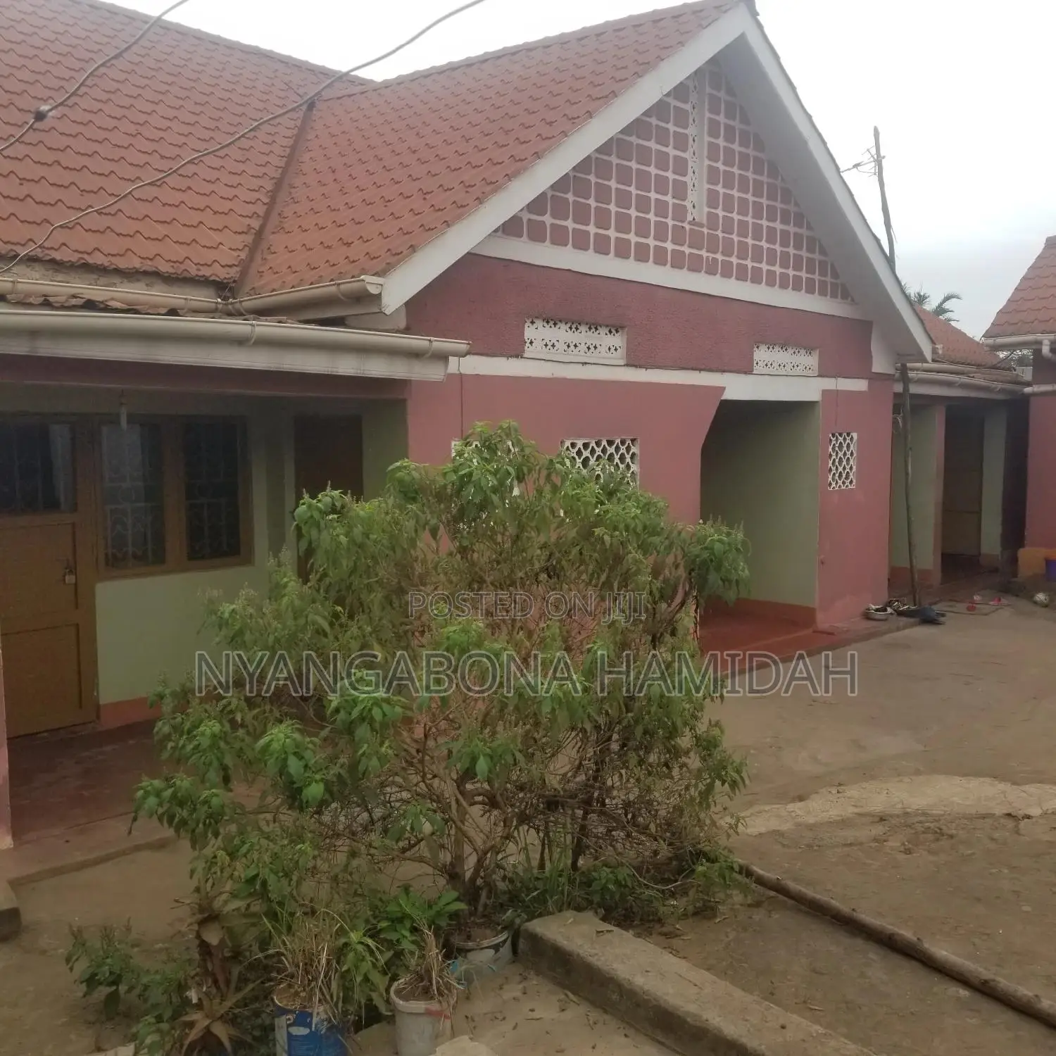 5bdrm Apartment in Inland Property, Nsangi for sale