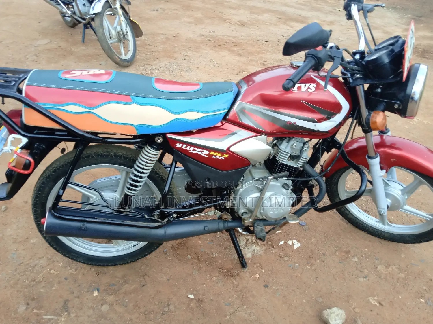 TVS HLX 125 2023 Red
