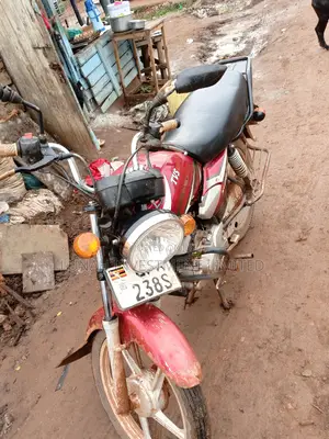 TVS HLX 125 2023 Red