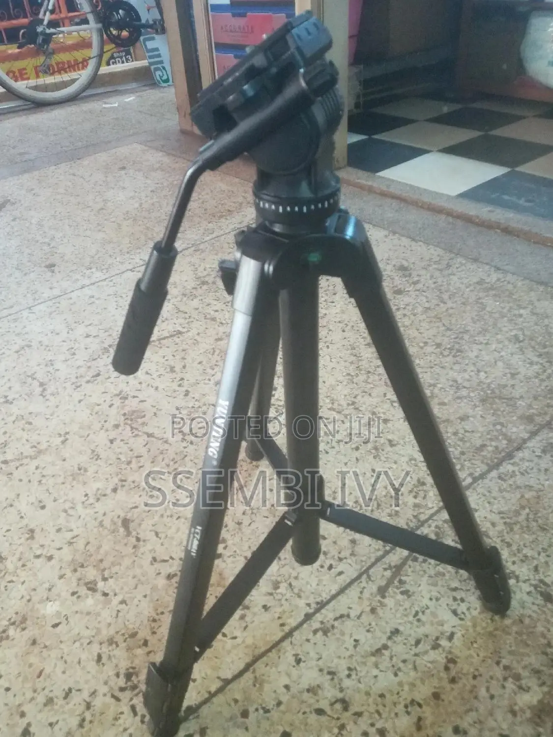 Yunteng VCT-860 AV Tripod Stand.