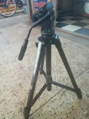 Yunteng VCT-860 AV Tripod Stand.