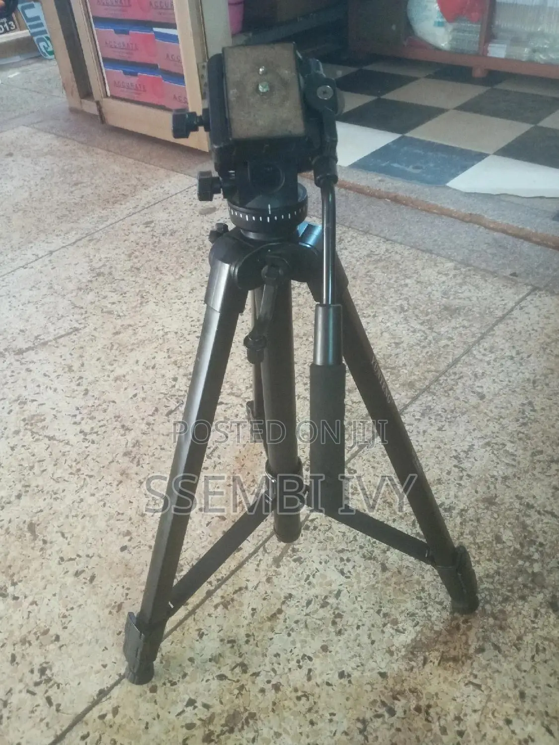 Yunteng VCT-860 AV Tripod Stand.