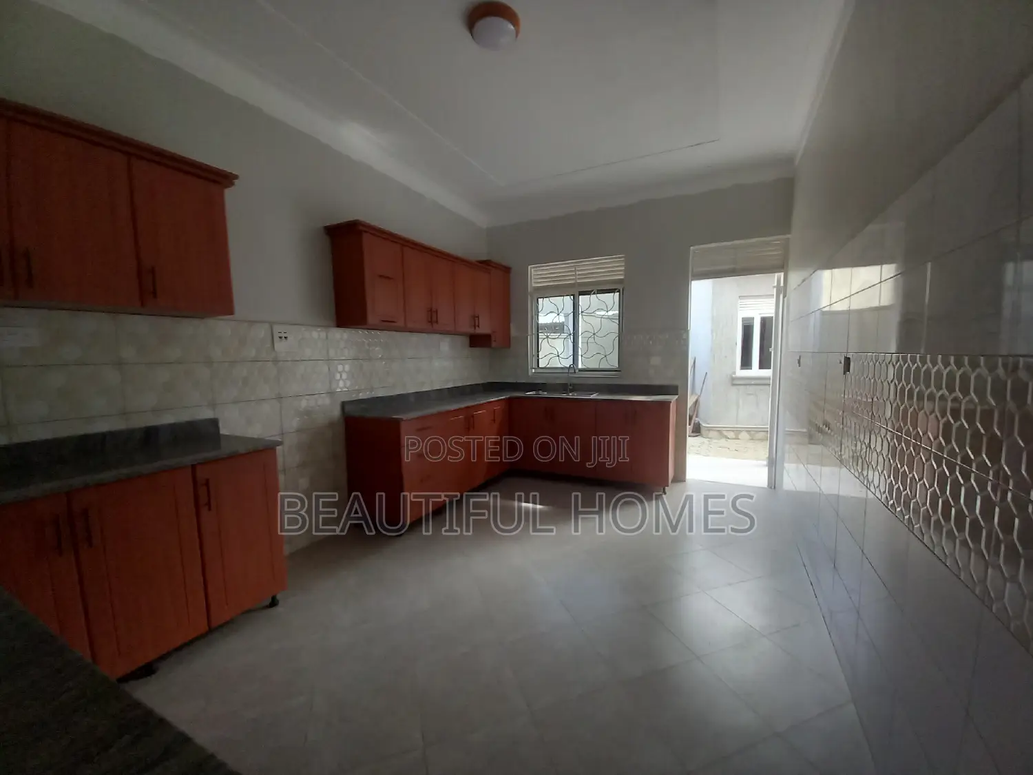 Furnished 4bdrm House in Kira for sale