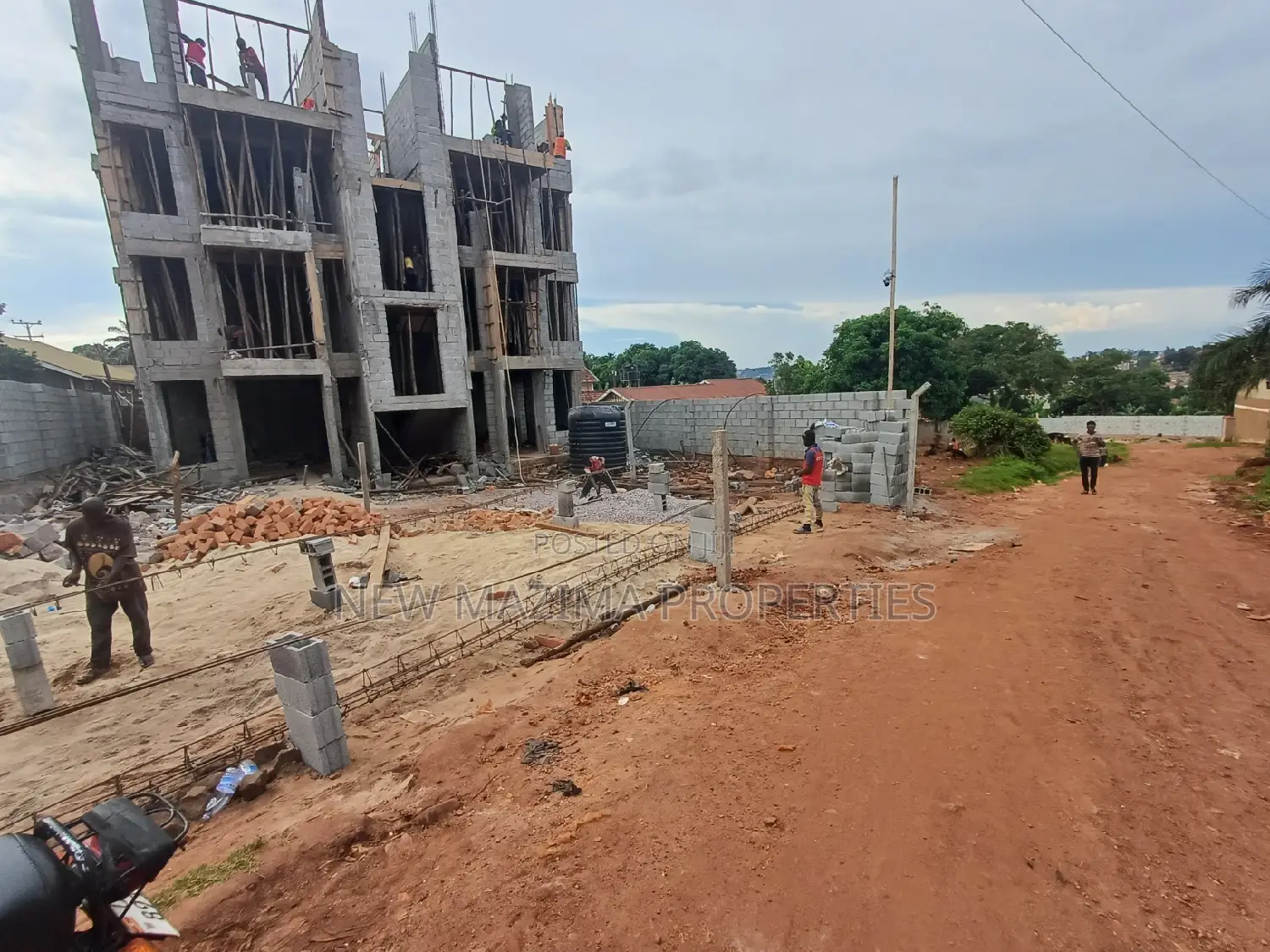 Buziga Pride Plot on Quicksale Near Main Rd Gd 4 Apartment
