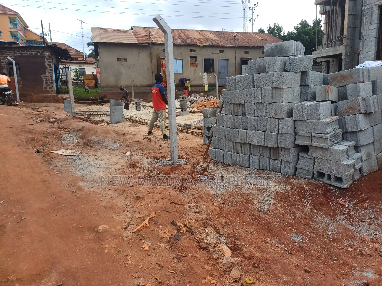 Buziga Pride Plot on Quicksale Near Main Rd Gd 4 Apartment