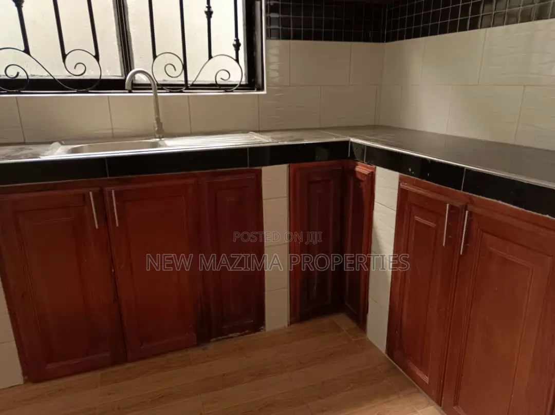 4bdrm Bungalow in Bwebajja Ntebe Rd, Division A for sale