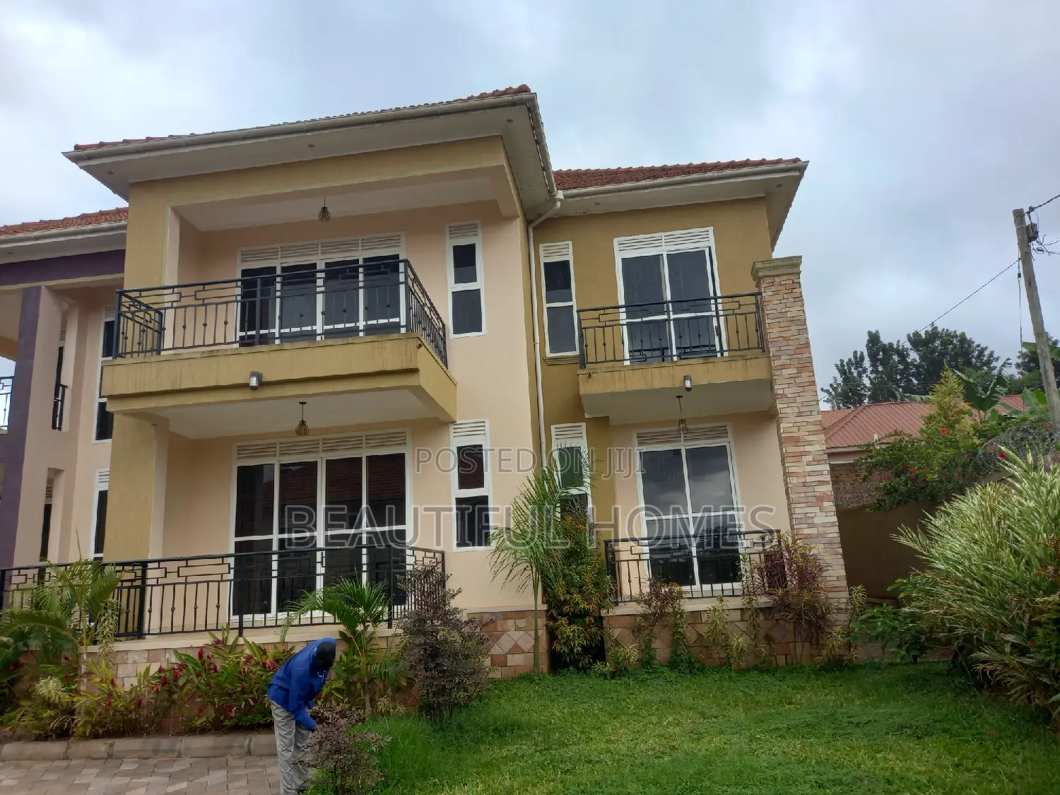 Furnished 6bdrm Mansion in Kira, Central Division for sale