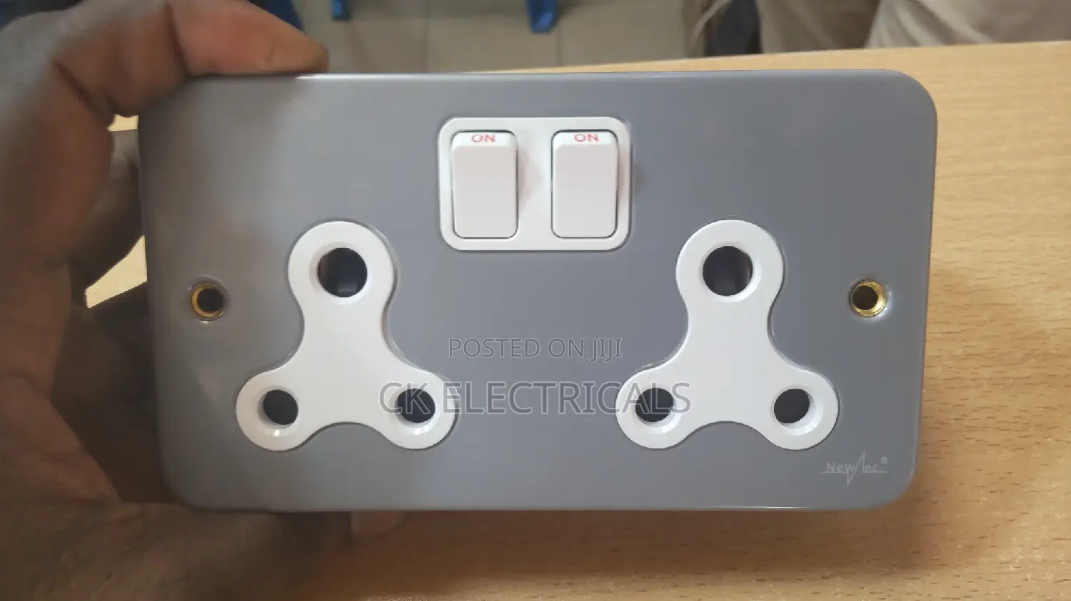 Industrial Double/Single Socket 16amps Round