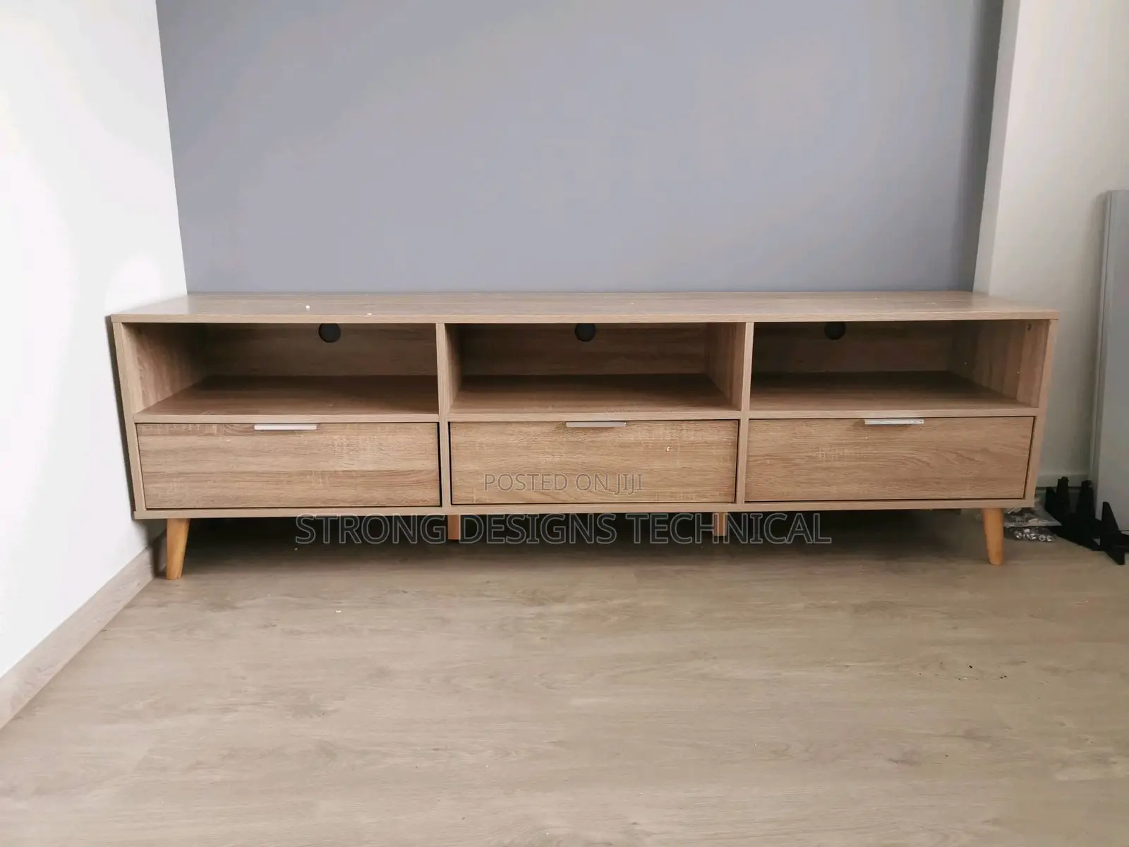 180x40x54cm Tv Stand. / Tv Console