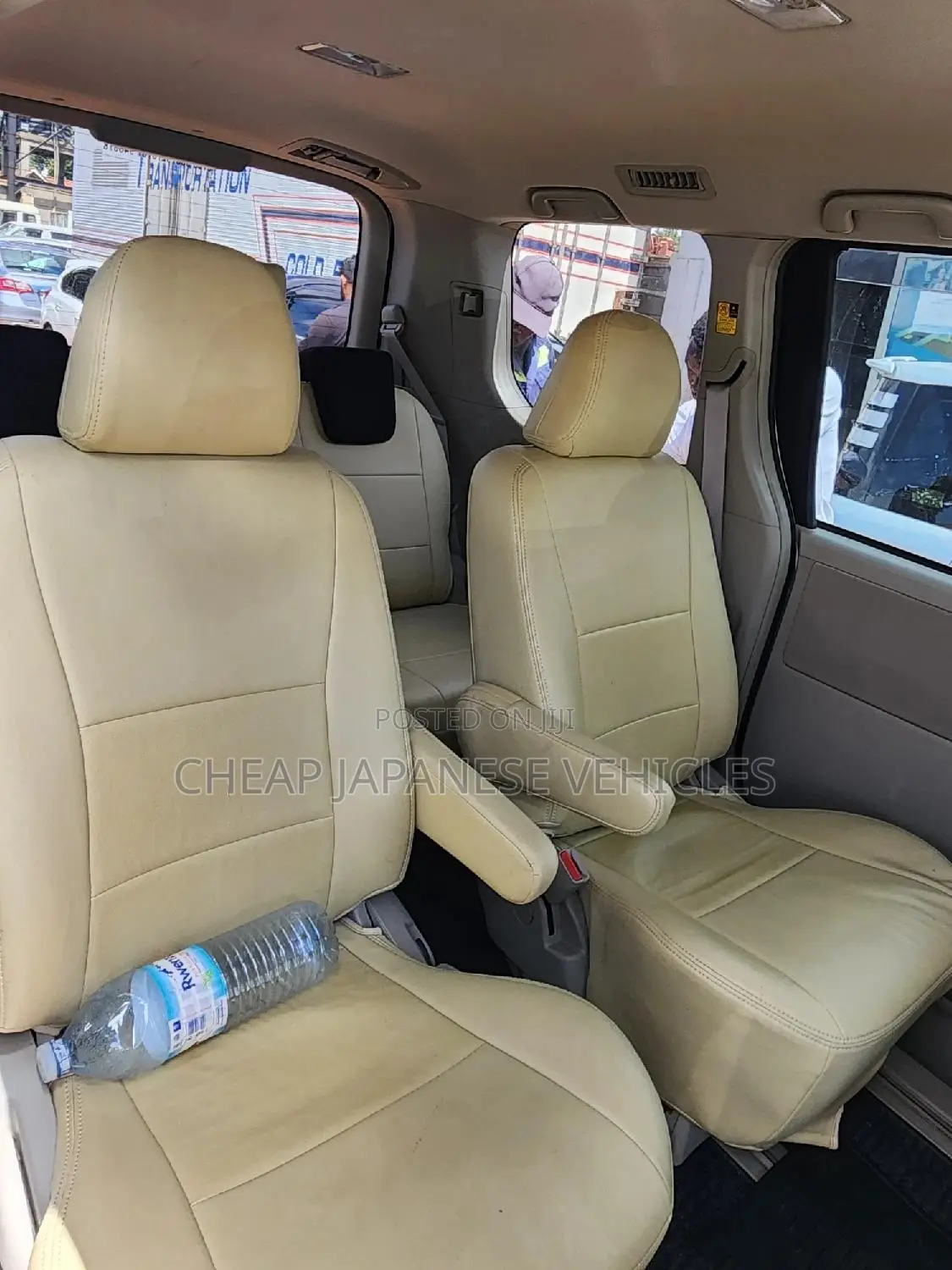 Toyota Noah 2.0 158hp AWD (7 Seater) 2012 Silver