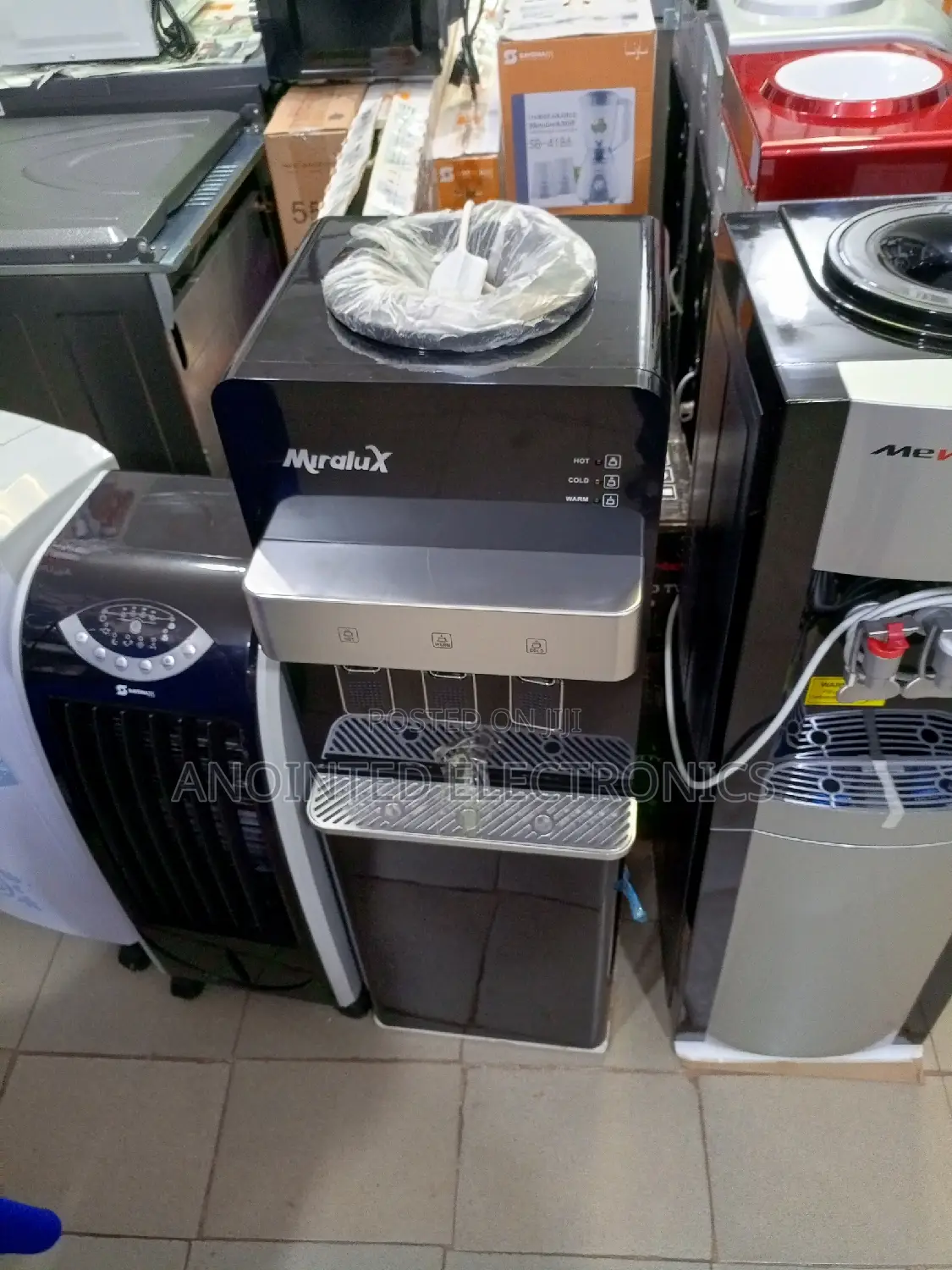 Water Dispenser With Three Taps