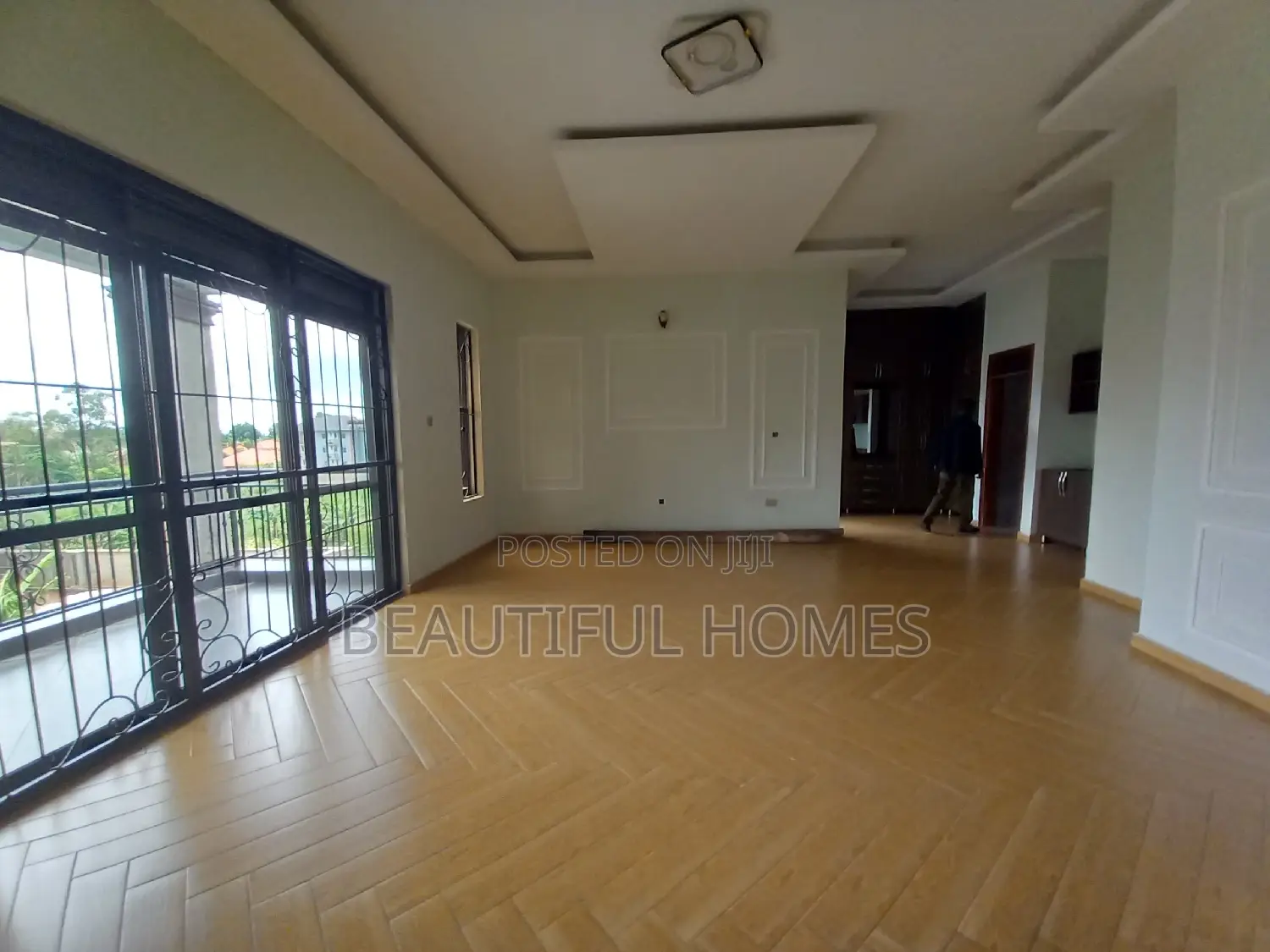 Furnished 6bdrm Mansion in Kisaasi Tarmacked, Nakawa for sale
