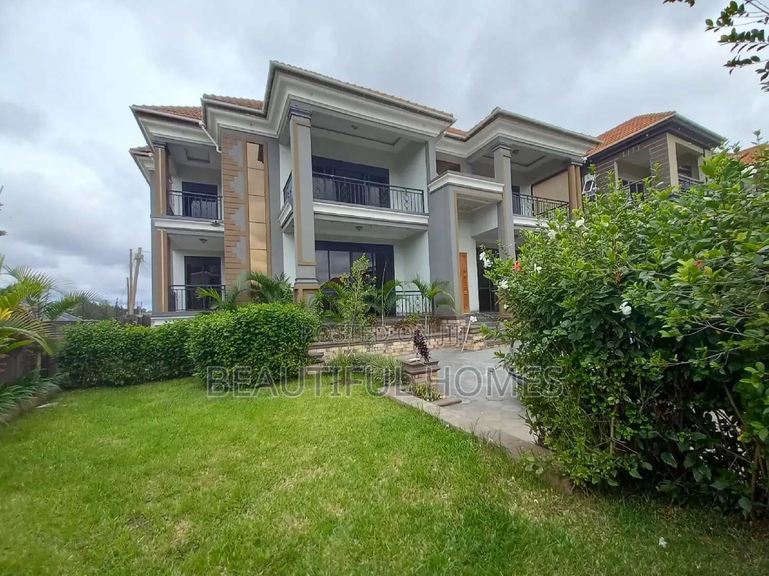 Furnished 6bdrm Mansion in Kisaasi Tarmacked, Nakawa for sale