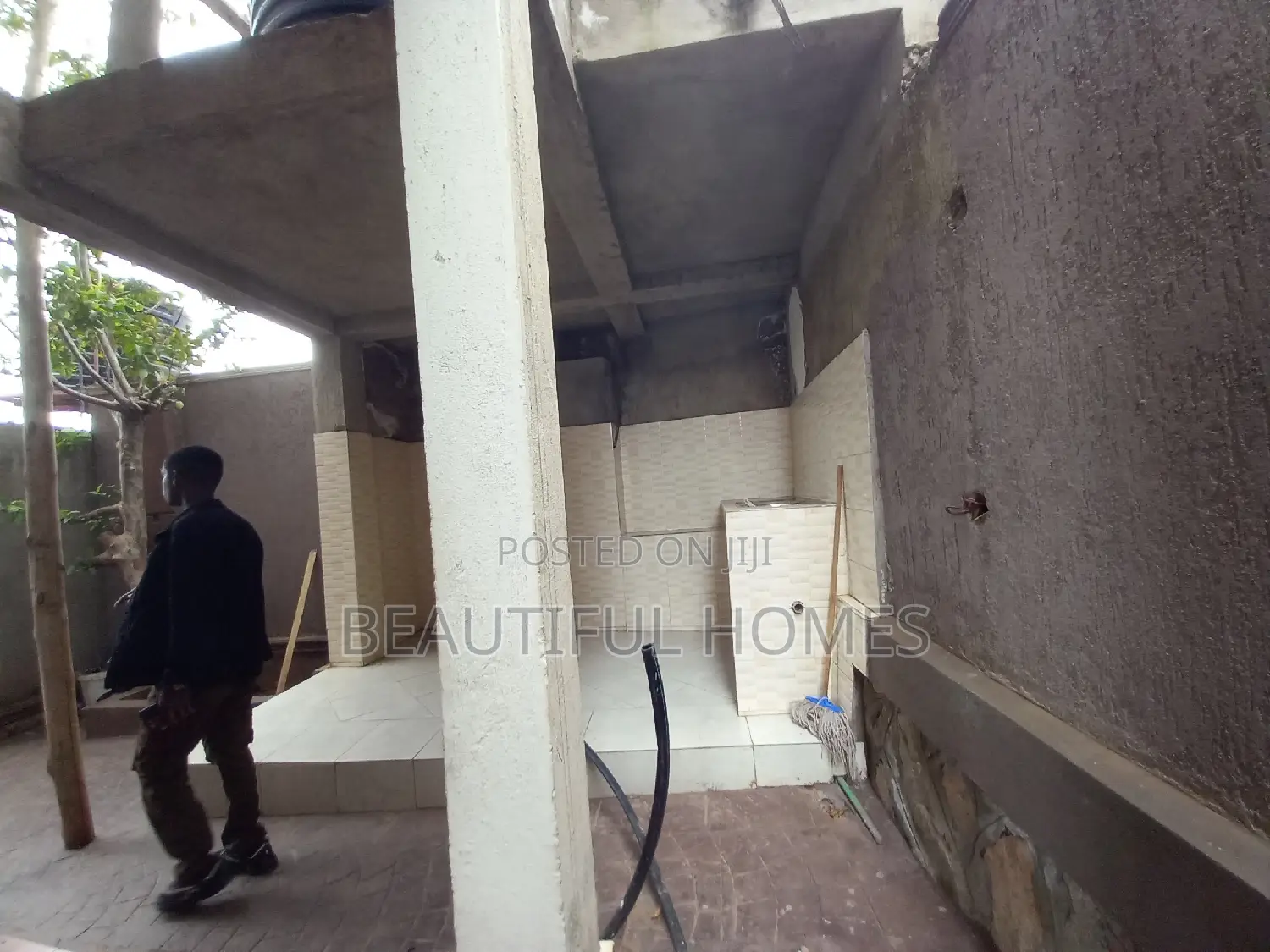Furnished 6bdrm Mansion in Kisaasi Tarmacked, Nakawa for sale