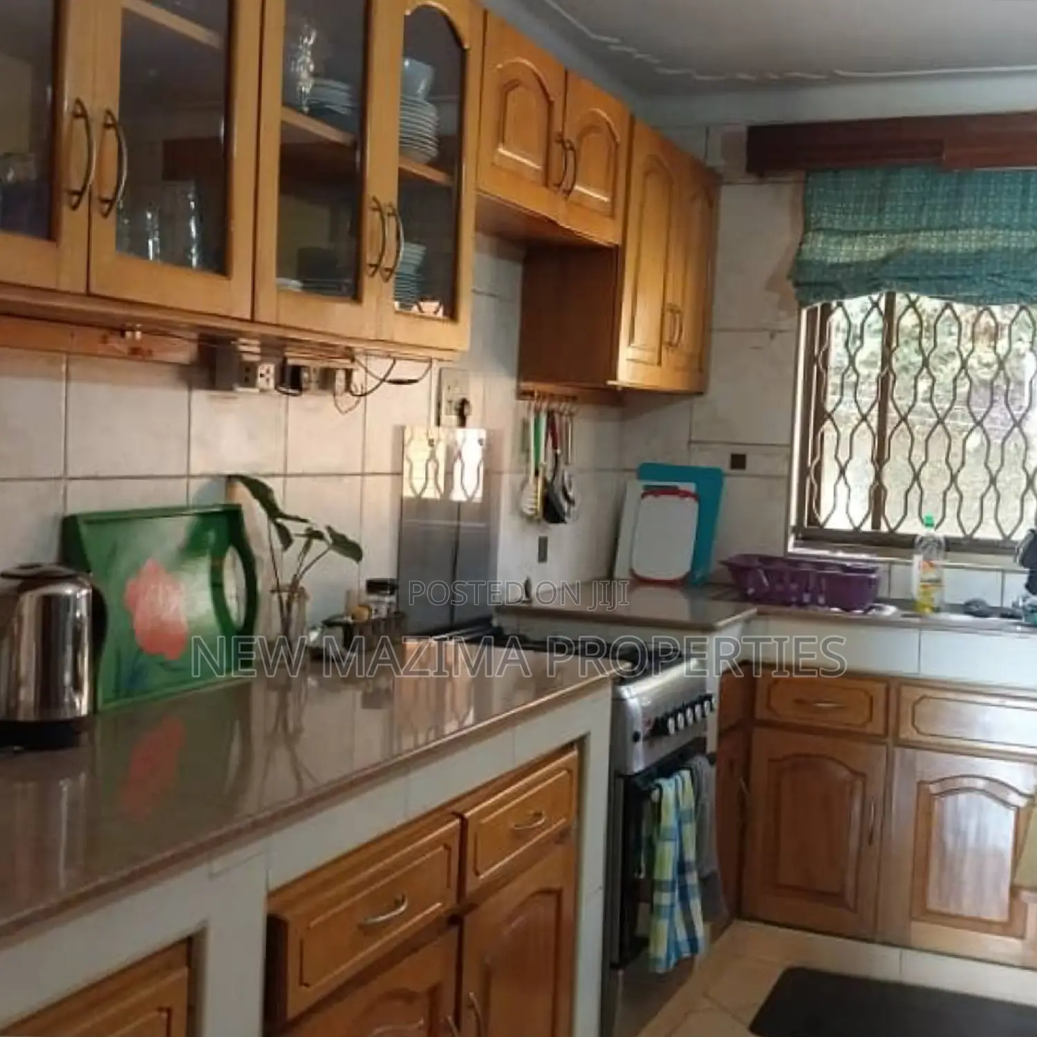 5bdrm Duplex in Makindye Kizungu, Division A for sale