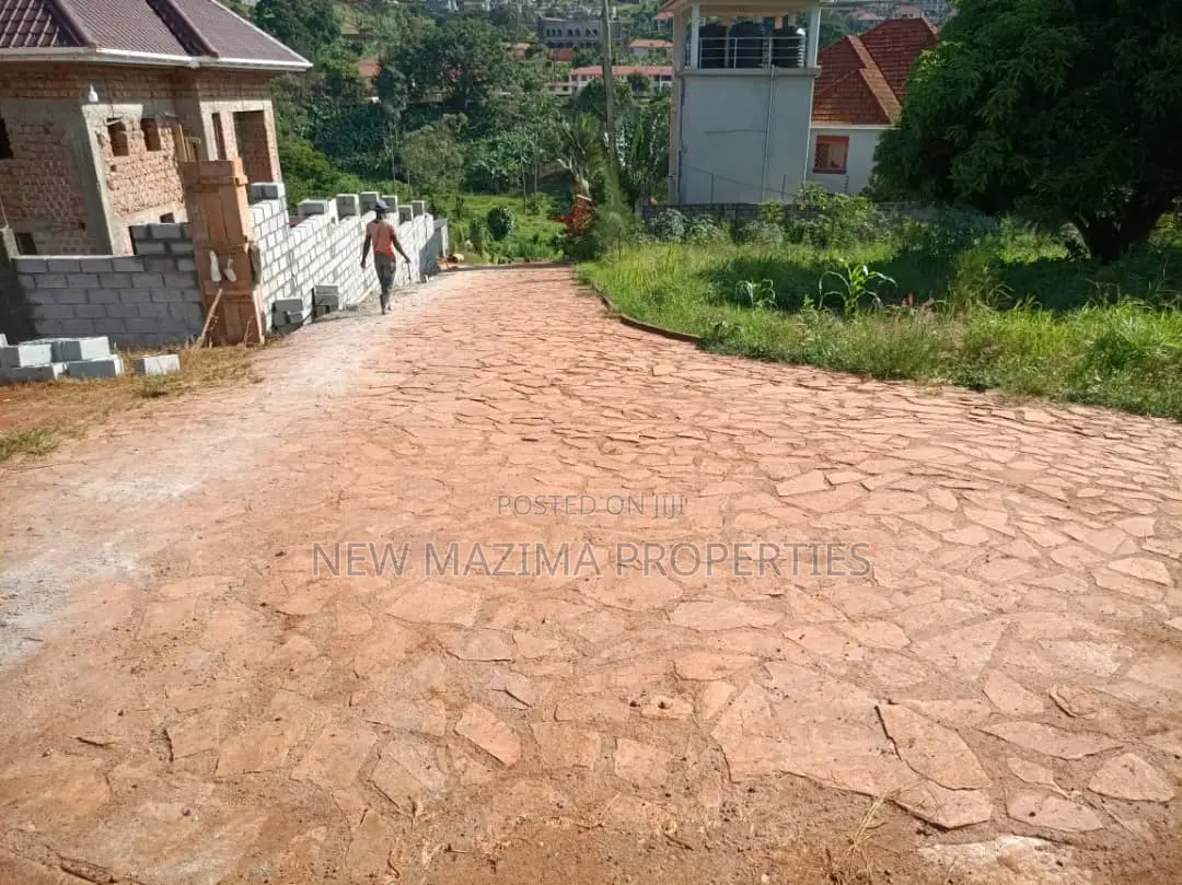 20 Decimals on Forced Sale in Heart of Bwebajja Heights