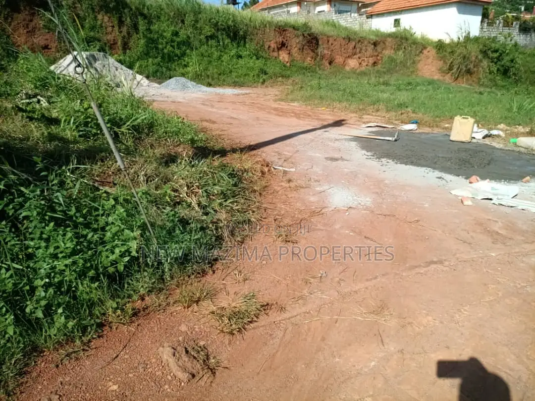 20 Decimals on Forced Sale in Heart of Bwebajja Heights