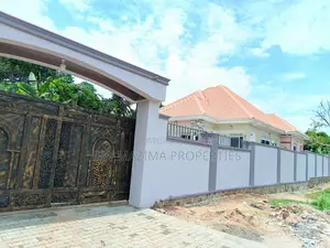4bdrm Bungalow in Kitende Ntebe Rd, Division A for sale