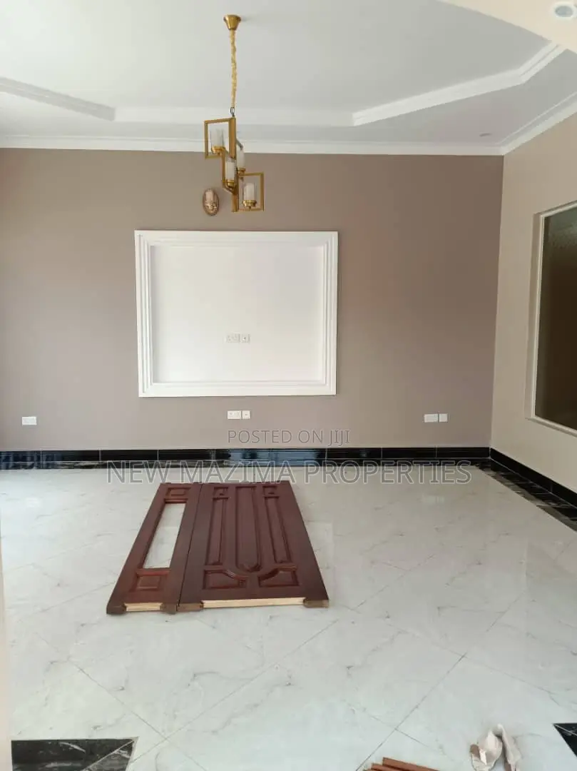 4bdrm Bungalow in Kitende Ntebe Rd, Division A for sale