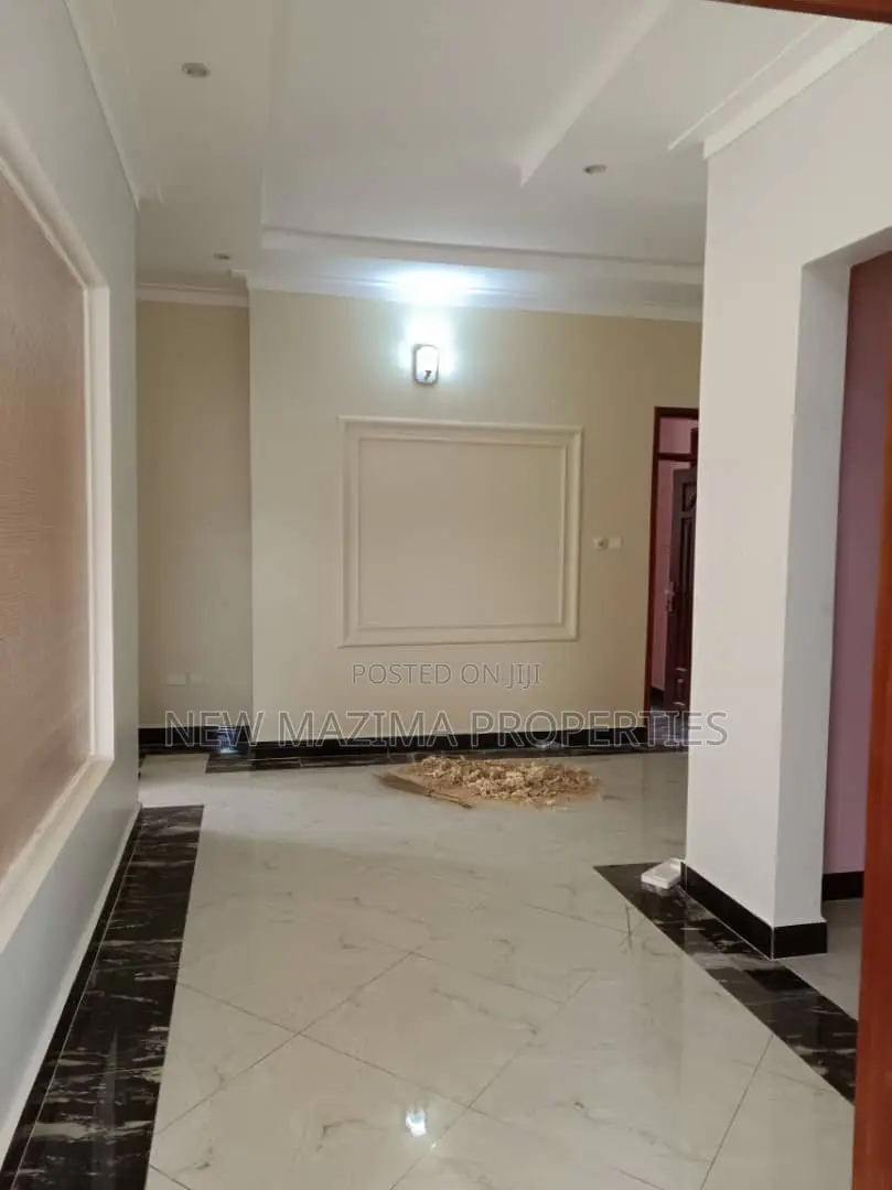 4bdrm Bungalow in Kitende Ntebe Rd, Division A for sale