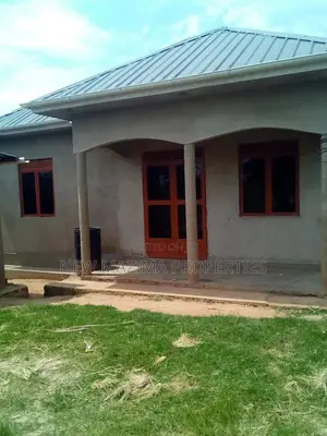 2bdrm Bungalow in Kawuku Ntebe Rd, Division A for sale