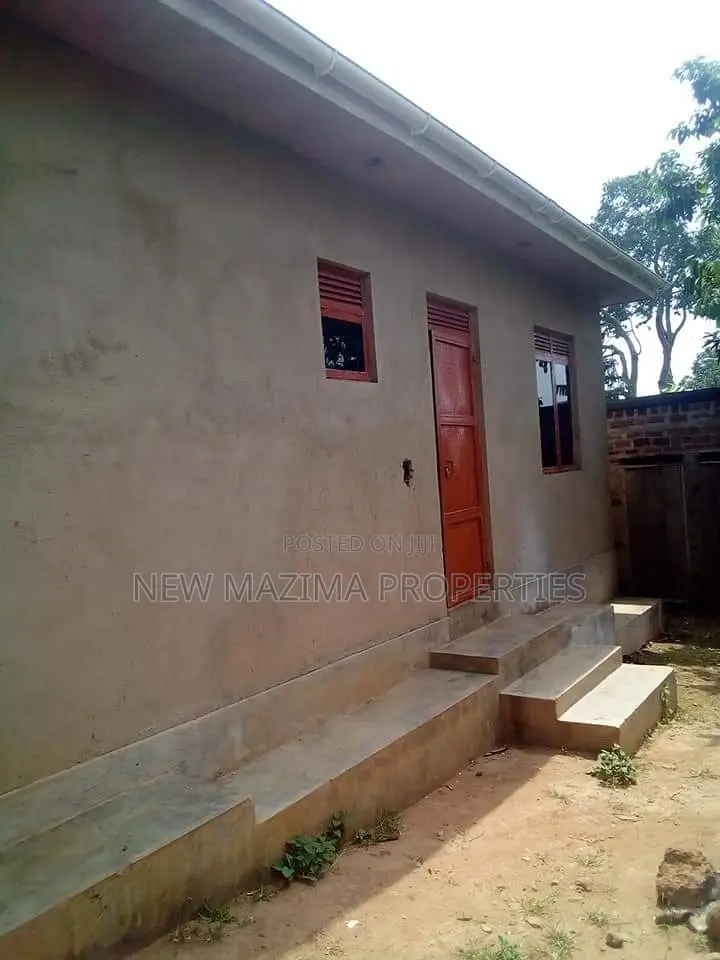 2bdrm Bungalow in Kawuku Ntebe Rd, Division A for sale