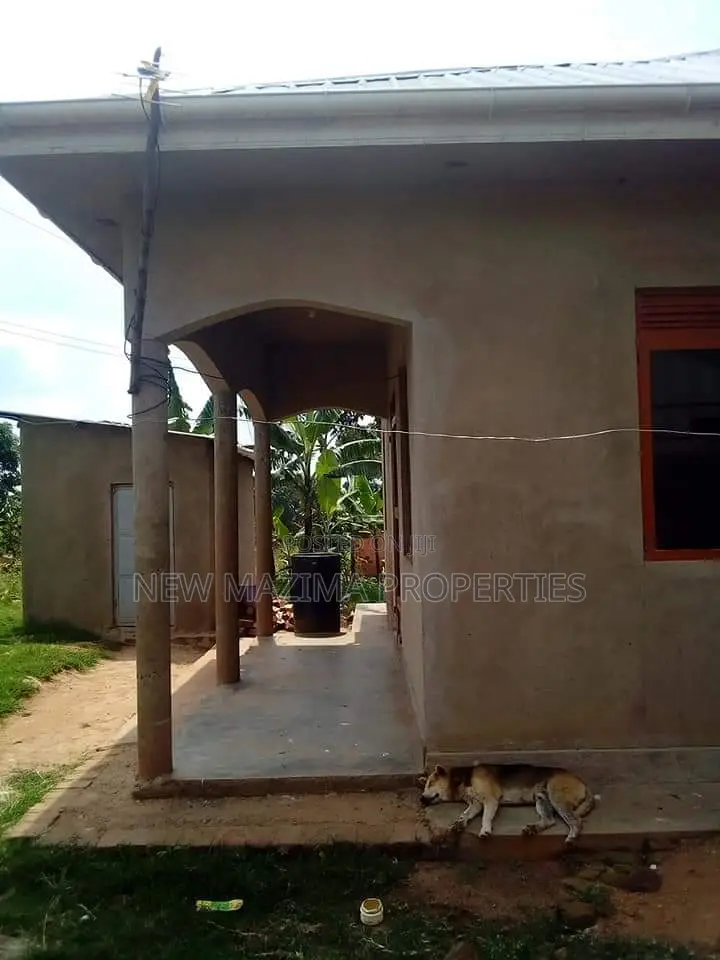 2bdrm Bungalow in Kawuku Ntebe Rd, Division A for sale