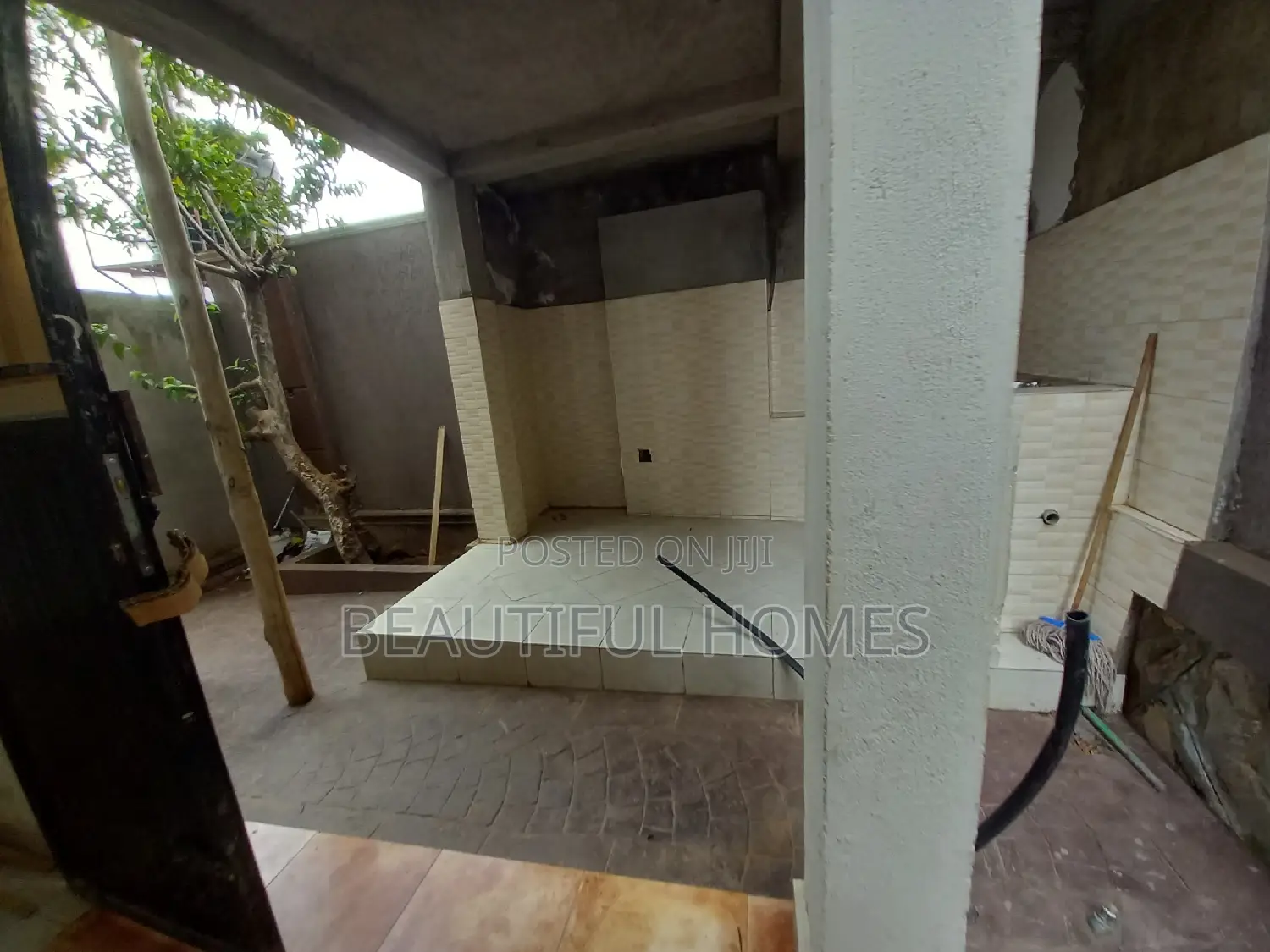 Furnished 6bdrm Duplex in Kisaasi, Nakawa for sale