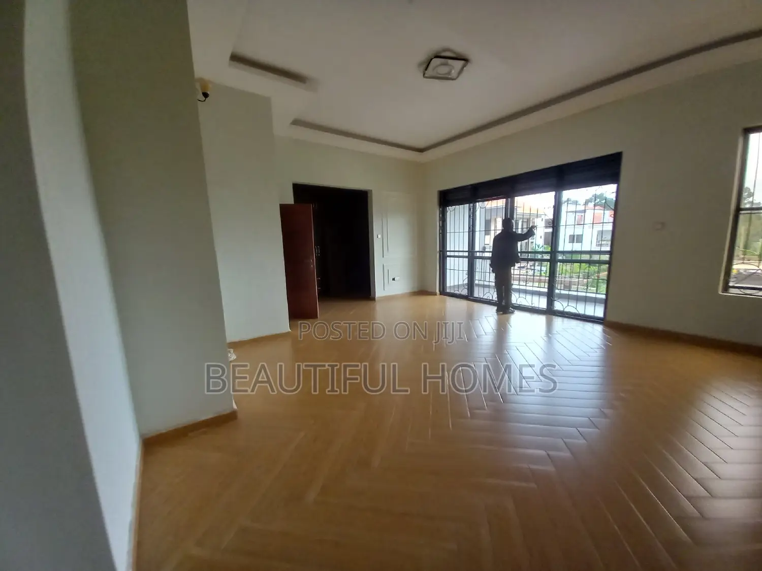 Furnished 6bdrm Duplex in Kisaasi, Nakawa for sale