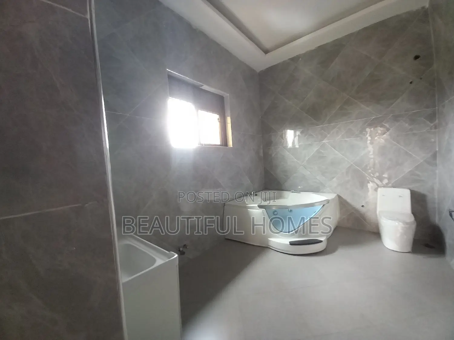 Furnished 6bdrm Duplex in Kisaasi, Nakawa for sale