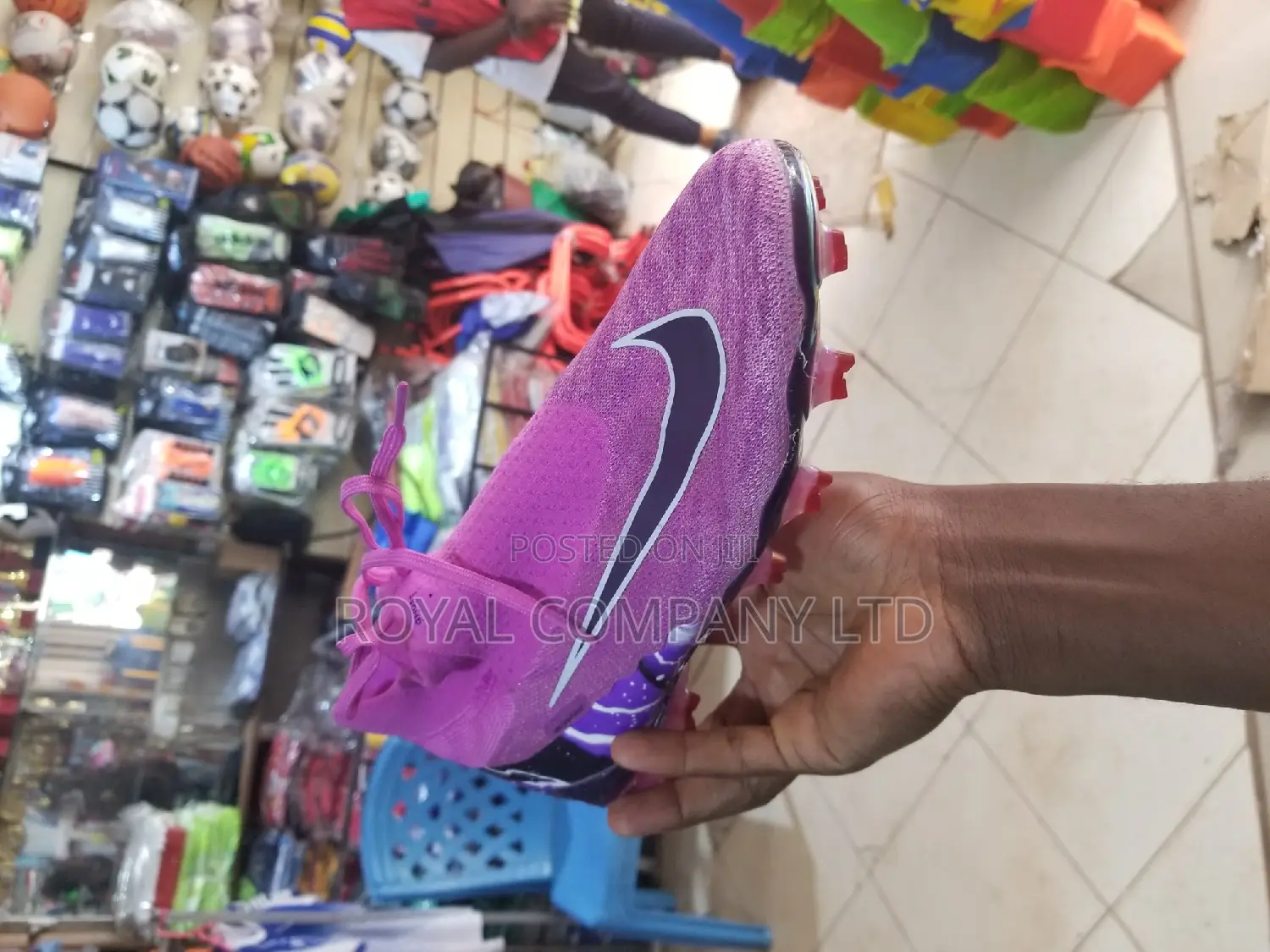 Football Professional Shoe /Golden