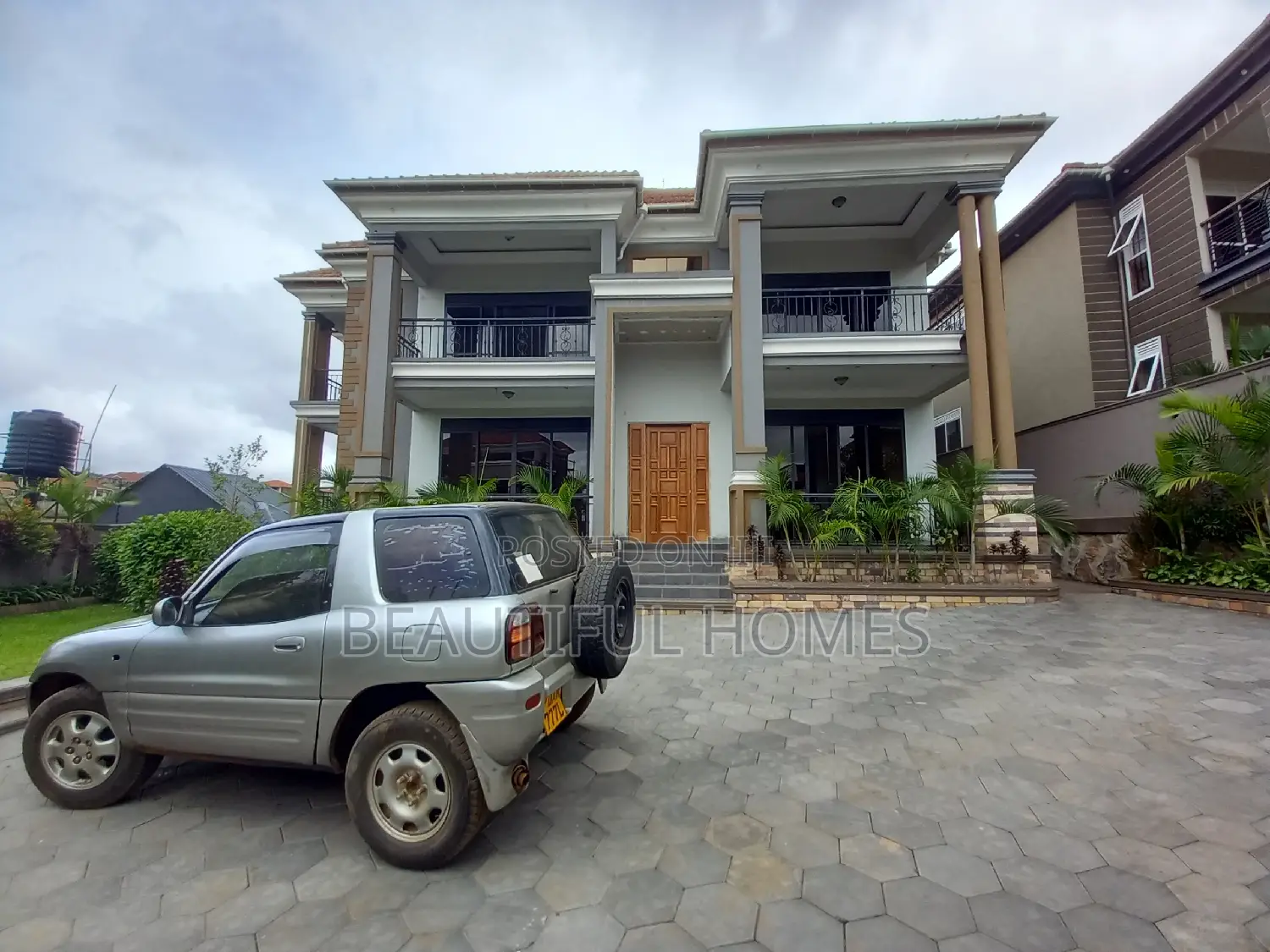 Furnished 6bdrm Duplex in Kisaasi, Nakawa for sale